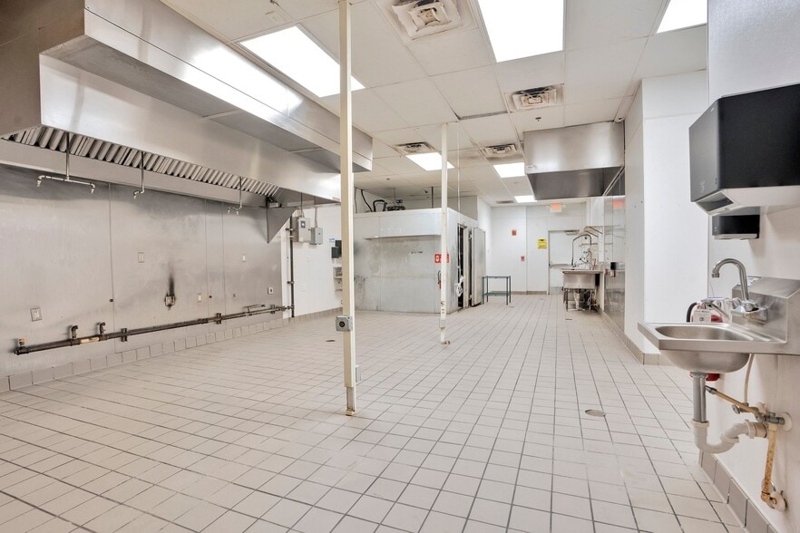 More Photos Of 25 E Church St, Orlando General Retail For Sale