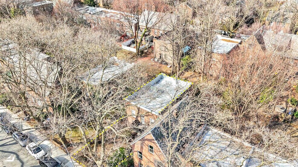 More Photos Of 3930 45th St, Sunnyside Apartments For Sale
