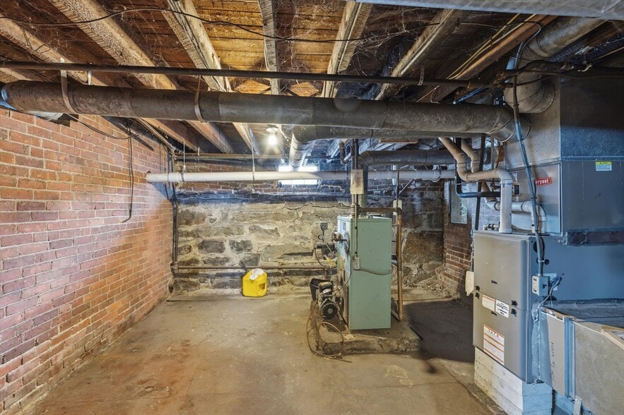 More Photos Of 32 Park Ave, Keene Office For Sale