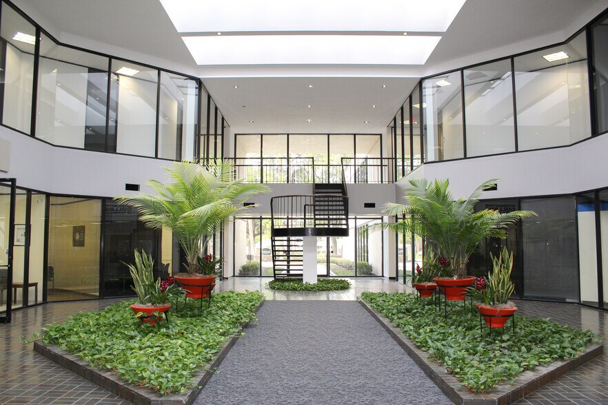 More Photos Of 2950 S Gessner Rd, Houston Office For Lease