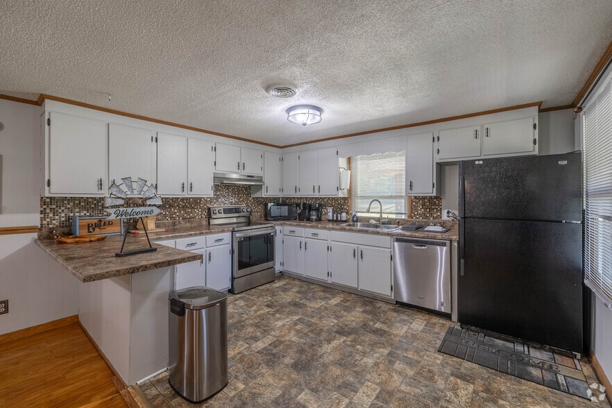 More Photos Of 444 Charlie Roberts Rd, Pelham Hospitality For Sale