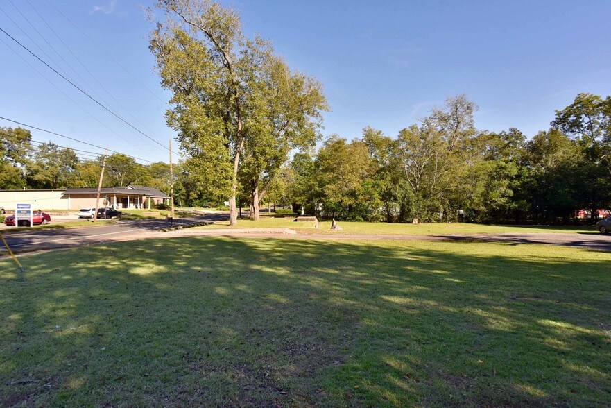 More Photos Of 420 Johnson St SE, Dawson Storefront Retail Office For Sale