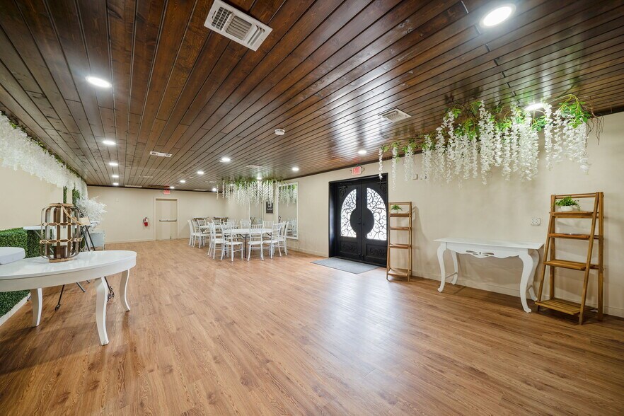 More Photos Of 19588 K St, Somerset Restaurant For Sale