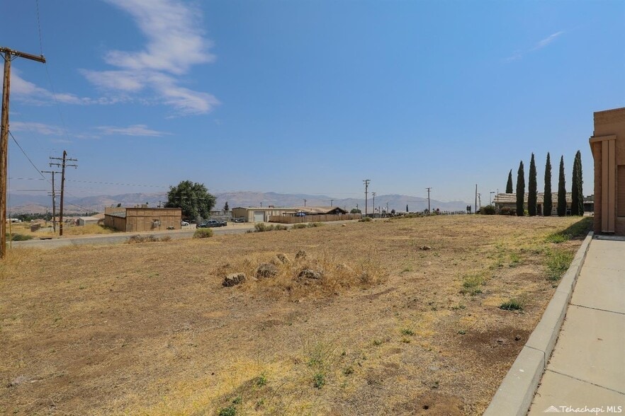 More Photos Of 20705 South St, Tehachapi Freestanding For Lease