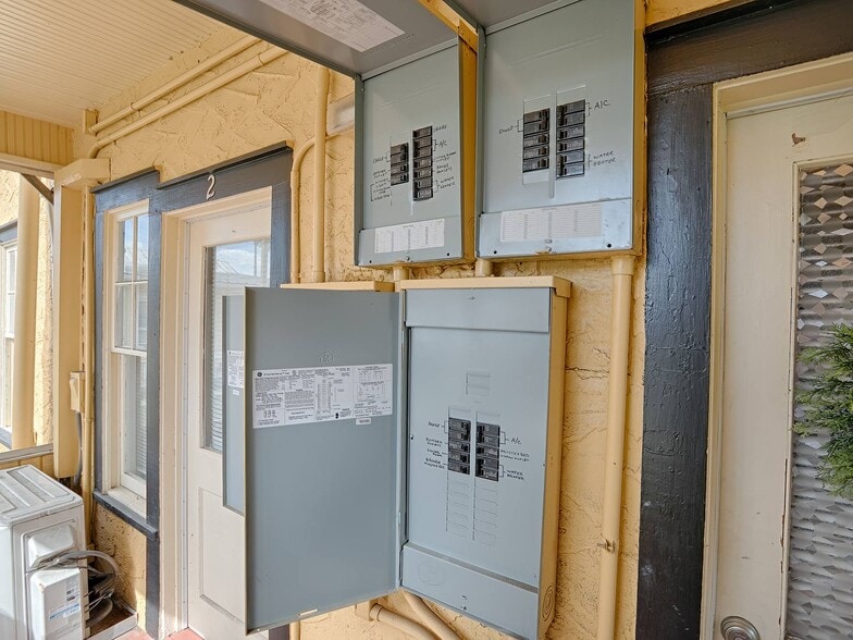 More Photos Of 426 E Citrus Ave, Eustis Apartments For Sale