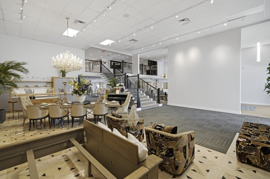 More Photos Of 565 N Tustin St, Orange Freestanding For Sale