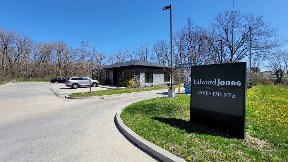 More Photos Of 1070 W South Side Dr, Decatur Office For Sale