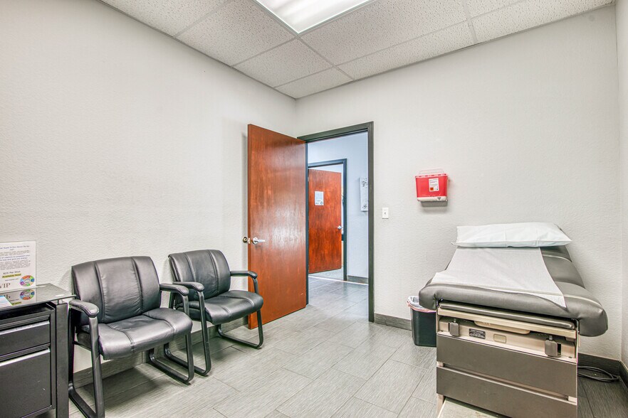 More Photos Of 550 S Mesa Hills Dr, El Paso Medical For Lease