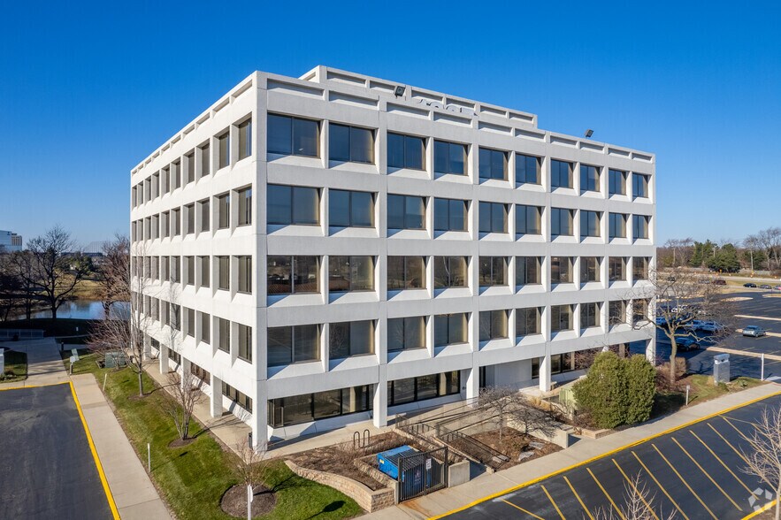 More Photos Of 1827 Walden Office Sq, Schaumburg Office For Lease
