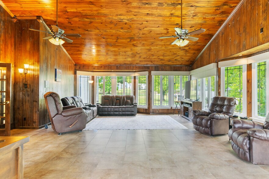 More Photos Of 639 Tower St, Tazewell Specialty For Sale