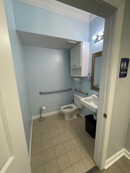 More Photos Of 8402 Six Forks Rd, Raleigh Office For Lease