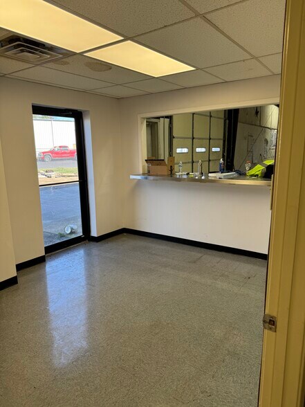 More Photos Of 8765 Old Craft Rd, Olive Branch Light Manufacturing For Lease