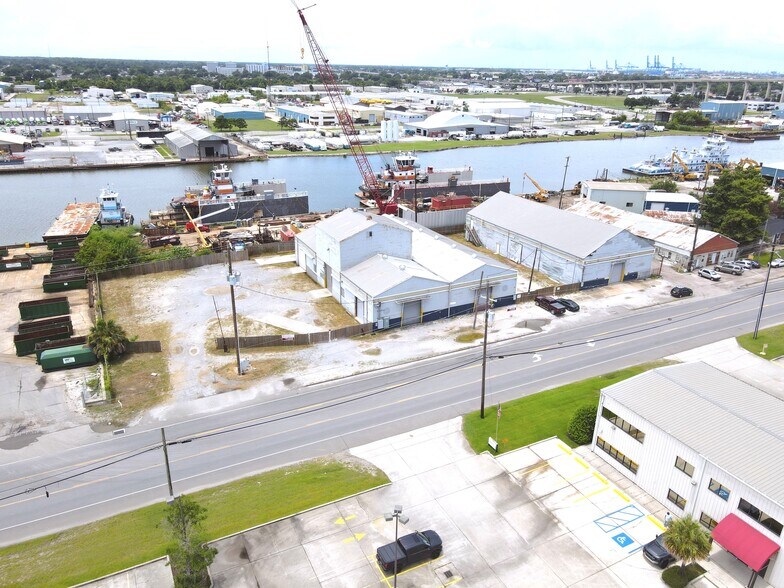 More Photos Of 1208 Peters Rd, Harvey Warehouse For Lease