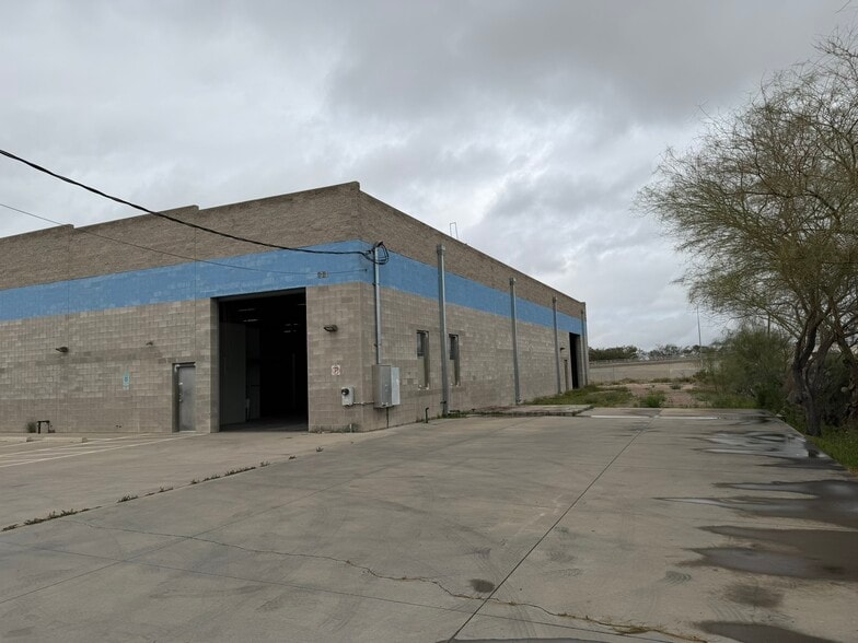 More Photos Of 1747 E 23rd St, Tucson Warehouse For Sale