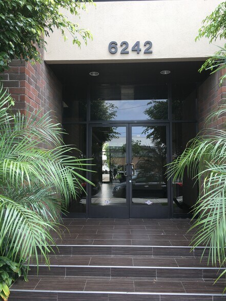 More Photos Of 6242 Westchester Pky, Los Angeles Office For Lease