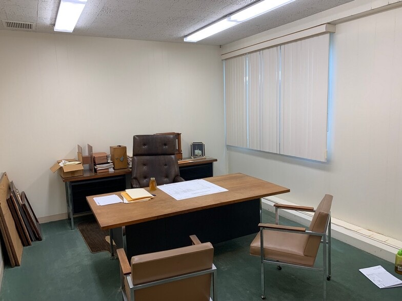 More Photos Of 1031 S Noel Ave, Wheeling Manufacturing For Sale