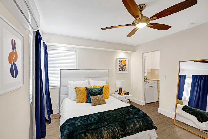 More Photos Of 3020-3024 Seville St, Fort Lauderdale Hotel For Sale