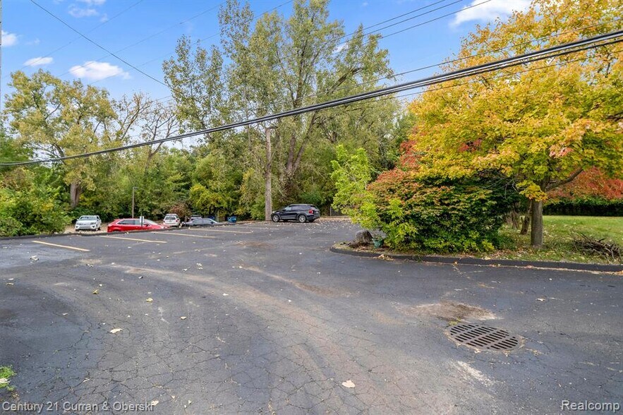 More Photos Of 27500-27520 Joy Rd, Livonia Freestanding For Lease