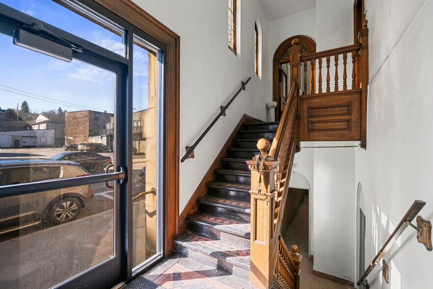 More Photos Of 21 State St, Oil City Specialty For Sale