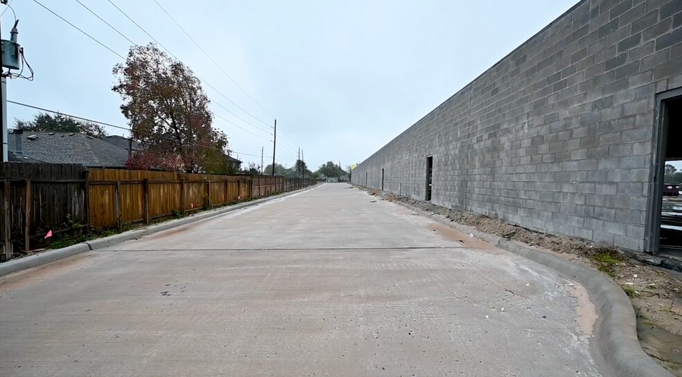 More Photos Of 11537 Antoine Dr, Houston General Retail For Lease