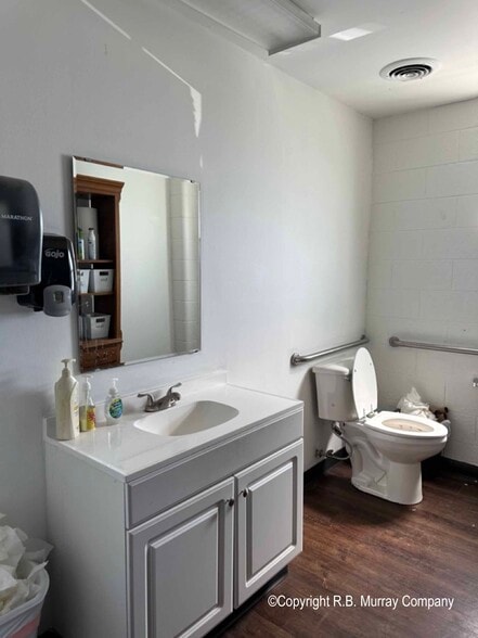 More Photos Of 1851 E Florida St, Springfield Warehouse For Lease