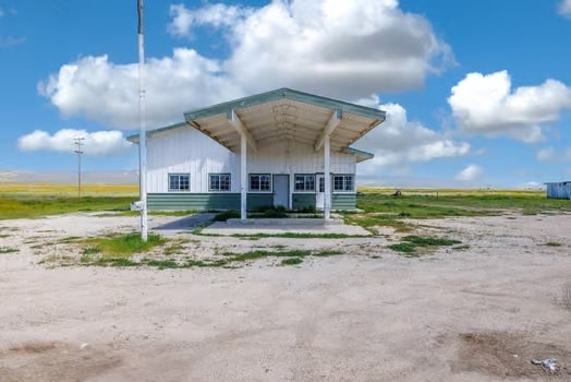 More Photos Of 12900 Soda Lake Rd, Santa Margarita Hotel For Lease