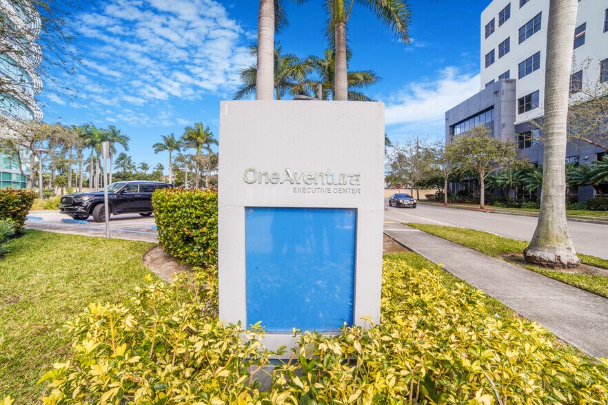 More Photos Of 20900 NE 30th Ave, Aventura Office Residential For Lease