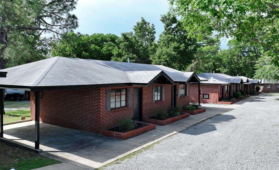 More Photos Of 33700 S 51 Hwy, Wagoner Hotel For Sale