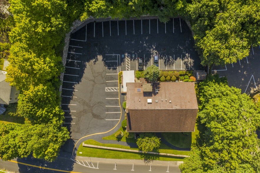 More Photos Of 422 Worcester St, Wellesley Medical For Lease