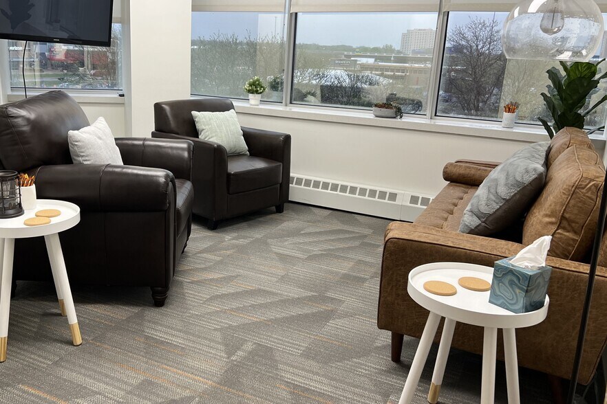 More Photos Of 801-803 W Big Beaver Rd, Troy Office For Lease