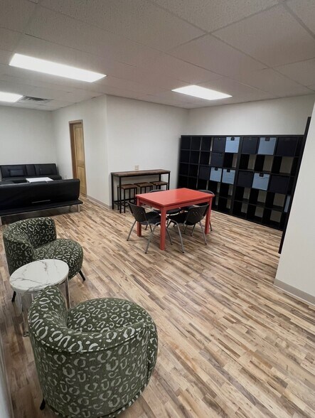 More Photos Of 146 Lake St N, Forest Lake Medical For Lease