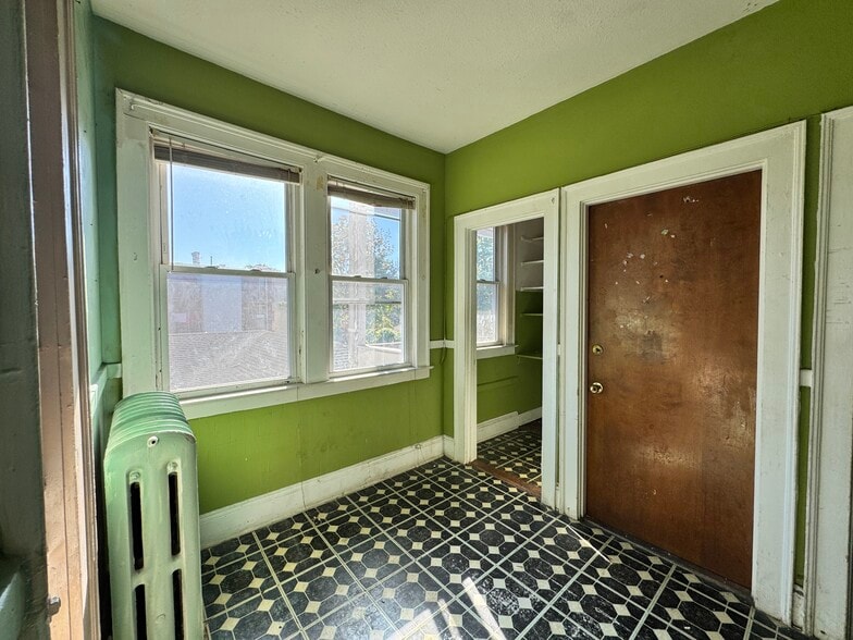 More Photos Of 102 Rowe Ave, Hartford Apartments For Sale