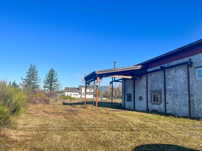 More Photos Of 28425 Salmon River Hwy, Grand Ronde Service For Lease