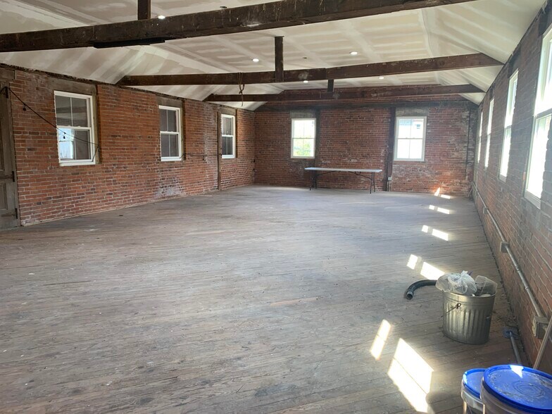More Photos Of 20 N Main St, Richlandtown Flex For Sale