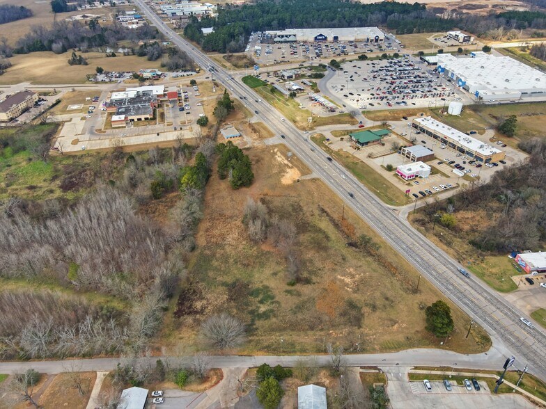More Photos Of 3207 S Main St, Lindale Land For Lease