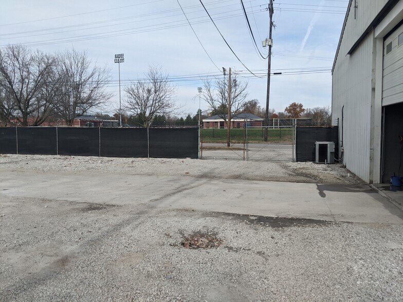 More Photos Of 800 N 3rd St, Terre Haute Warehouse For Lease