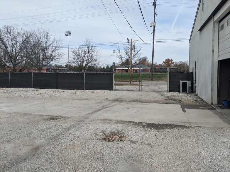 More Photos Of 800 N 3rd St, Terre Haute Warehouse For Lease