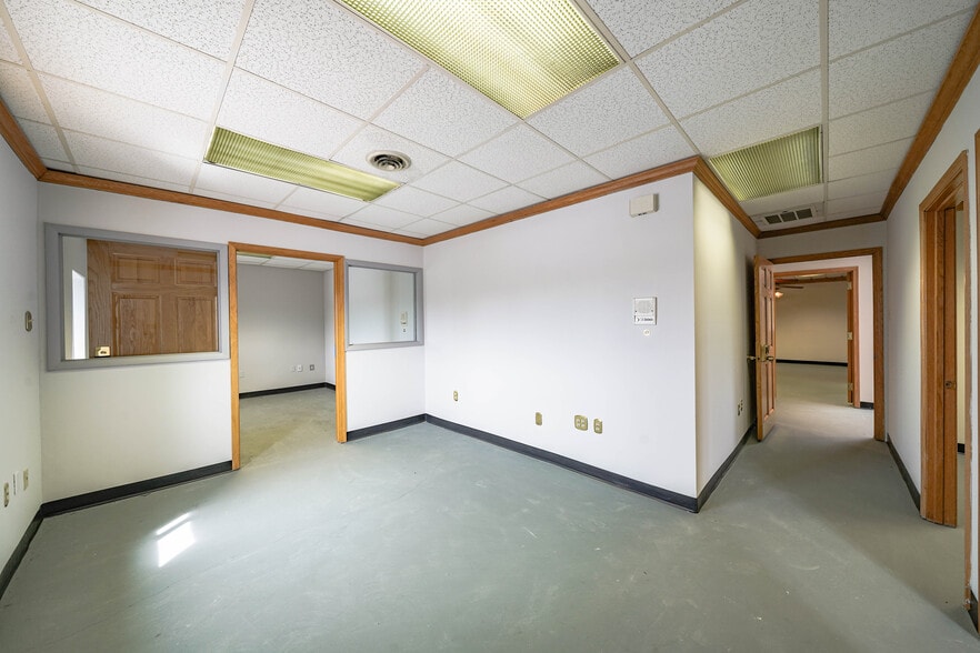 More Photos Of 8023 Malcolm Rd, Clinton Medical For Lease