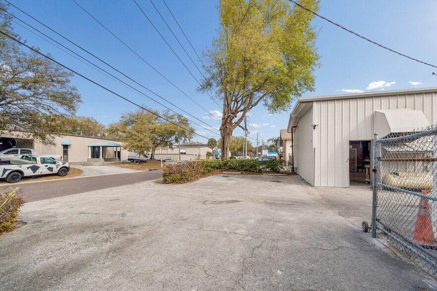 More Photos Of 1060 Harbor Lake Dr, Safety Harbor Light Manufacturing For Sale
