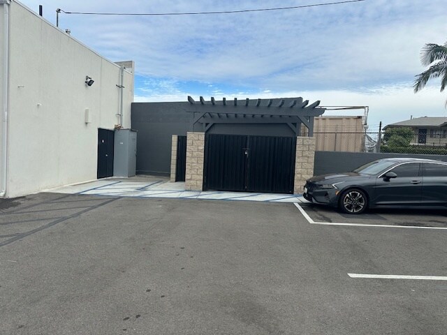 More Photos Of 1942 W Redondo Beach Blvd, Gardena Freestanding For Sale