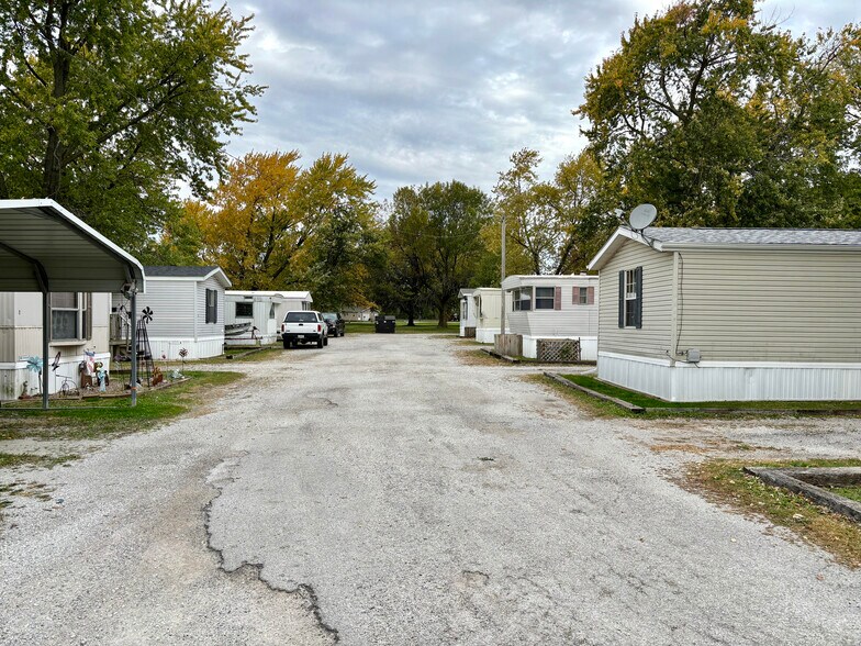 More Photos Of 521 S Emmett St, Virden Manufactured Housing Mobile Home Park For Sale