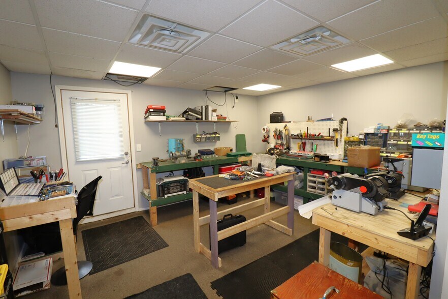 More Photos Of 522 Sanborn Ave, Ashland Storefront Retail Residential For Sale