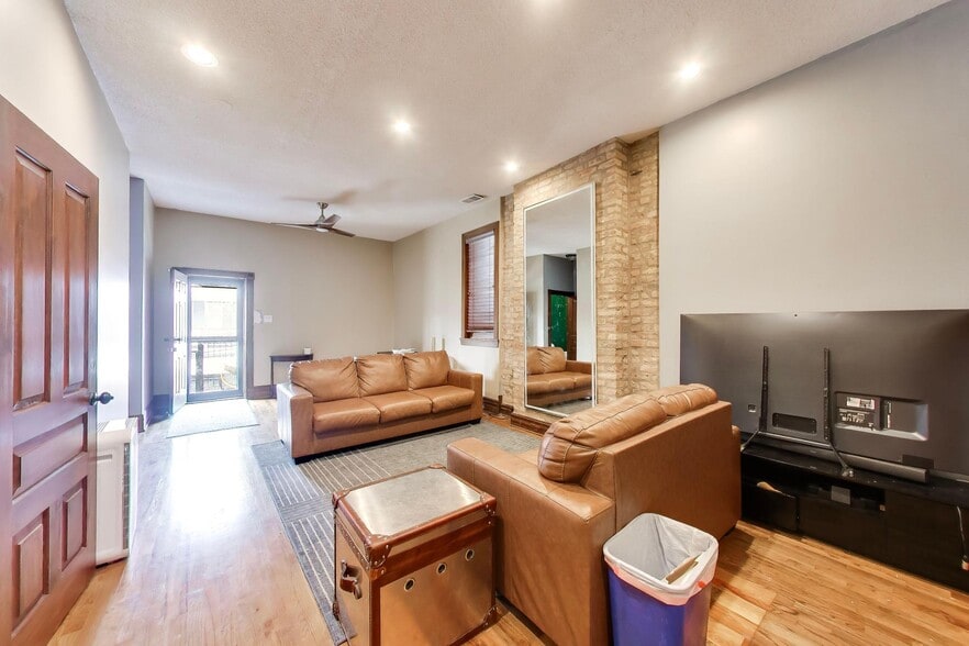 More Photos Of 1528 W Fullerton Ave, Chicago Storefront Retail Residential For Sale