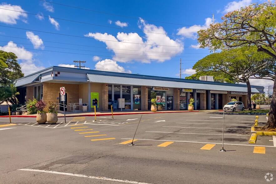More Photos Of 1620 N School St, Honolulu Bank For Lease