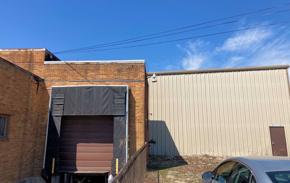 More Photos Of 4810 W 139th St, Cleveland Manufacturing For Sale
