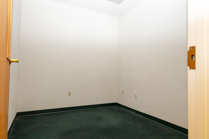 More Photos Of 195 Thomas Johnson Dr, Frederick Medical For Lease