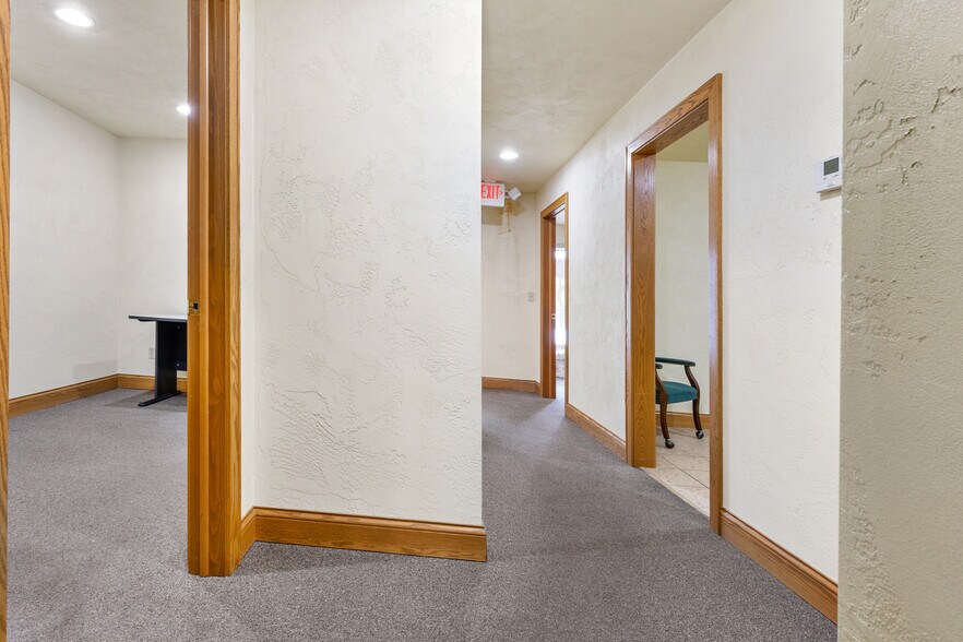 More Photos Of 111 W North Water St, New London Office For Lease