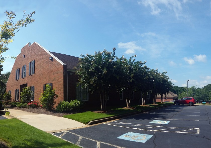 More Photos Of 160 Hawthorne Park, Athens Medical For Sale