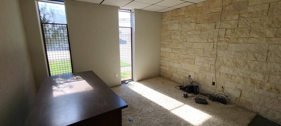 More Photos Of 2333 Joe Field Rd, Dallas Light Manufacturing For Lease
