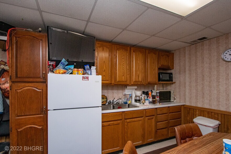 More Photos Of 2326 N Main St, Osceola Auto Repair For Sale